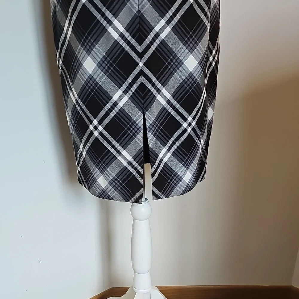 White House Black Market Black and White Plaid Pencil Skirt
